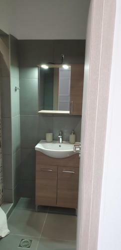 Hostal Avr Airport Deluxe Suites 6