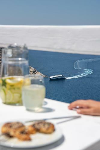 Hotel Apeiron Blue Santorini