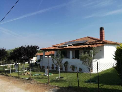 Villa , Huge Garden ,quiet House,bbq,near Beach