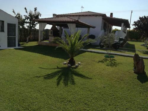 Villa , Huge Garden ,quiet House,bbq,near Beach