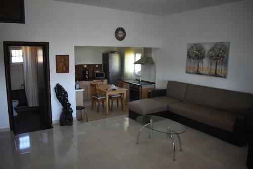 Villa , Huge Garden ,quiet House,bbq,near Beach
