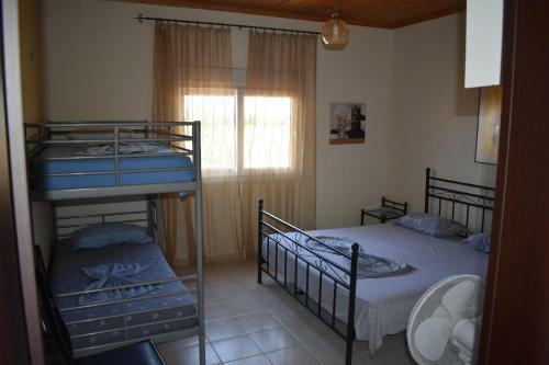Villa , Huge Garden ,quiet House,bbq,near Beach
