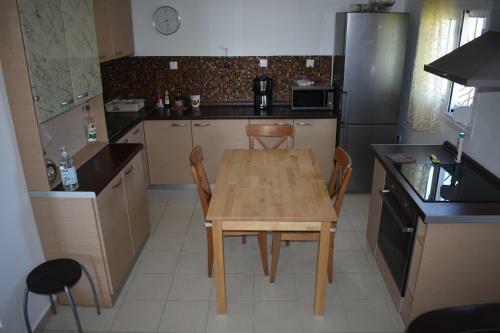 Villa , Huge Garden ,quiet House,bbq,near Beach