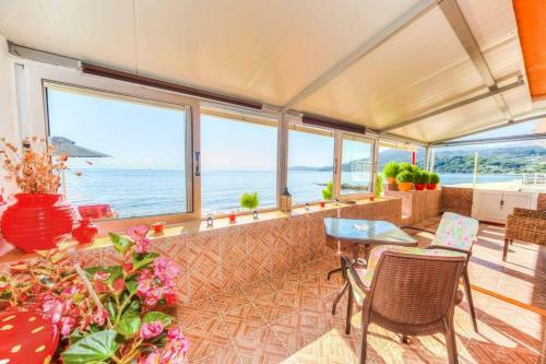 Elena Beach Apartment