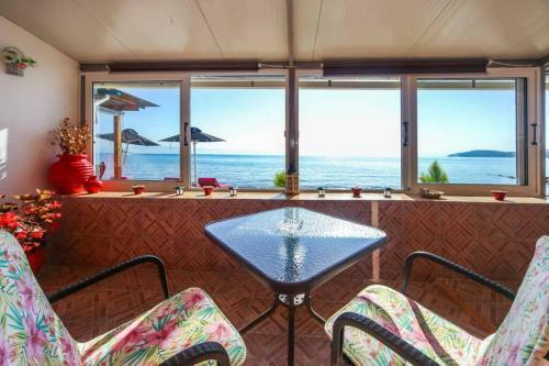 Elena Beach Apartment