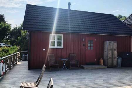 Nora's Waterfront Cabin