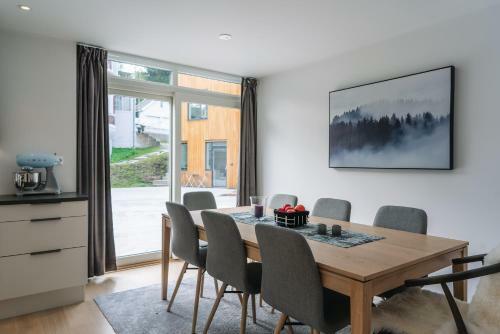 Modern Villas In Plush Town