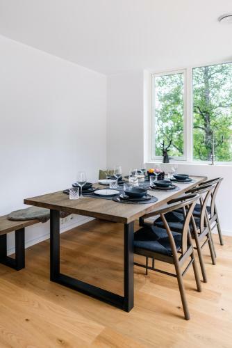 Modern Villas In Plush Town