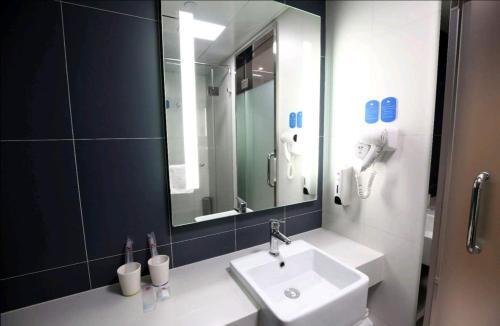 Hanting Hotel (Shanghai Hongcao South Road)