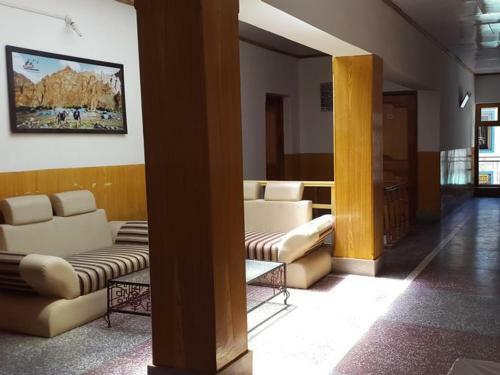 Hostal Sky Land Guest House