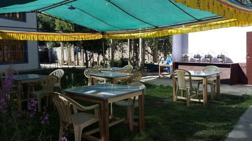 Hostal Sky Land Guest House