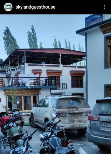 Hostal Sky Land Guest House
