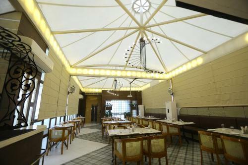 Hotel Gurveer Royal