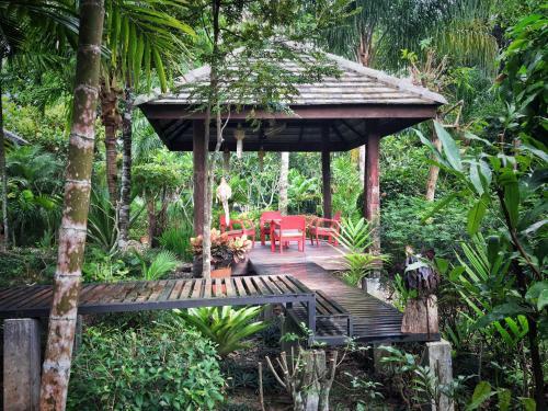 Villa Mae Nai Gardens