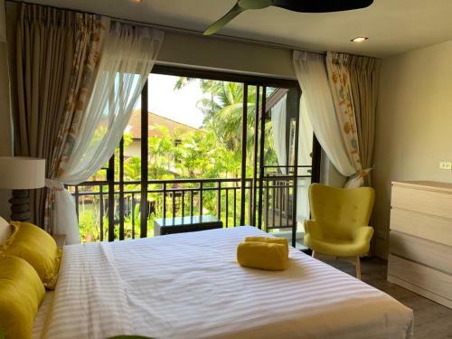 Stylish 1-bedroom Apartments, With Lake View