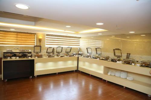 Hotel Raaj Bhaavan Clarks Inn Chennai