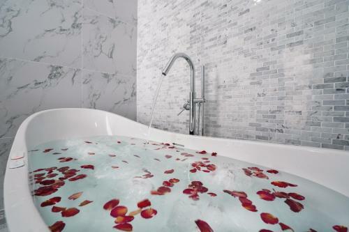 Villa Skyline Patong New Modern Seaview+gym+sauna+pool Villa