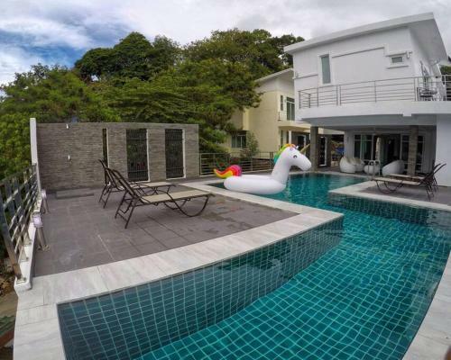 Brand New Villa With Pool And Jacuzzi In Patong