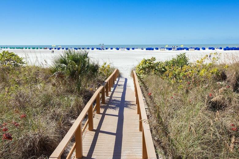 Hotel Gullwing Beach Resort