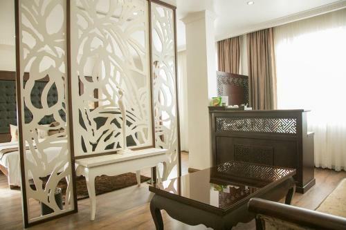 City Bay Palace Hotel