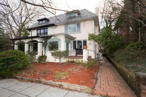 Apartamento Cathedral Charmer--2 Br English Basement, With Garden Access