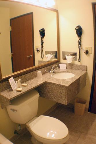 Hotel Bridgepointe Inn & Suites Toledo-perrysburg