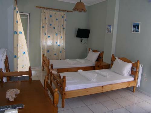 Hostal Efi Apartments (???)