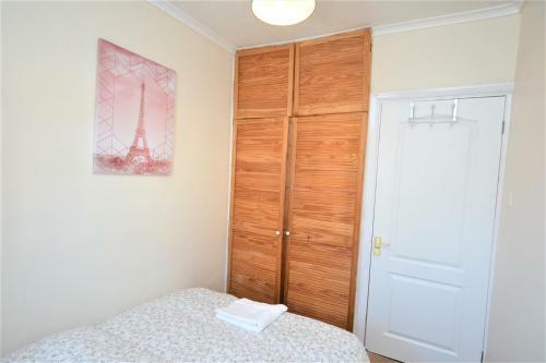 London Deluxe 3 Bedroom House With Parking Space