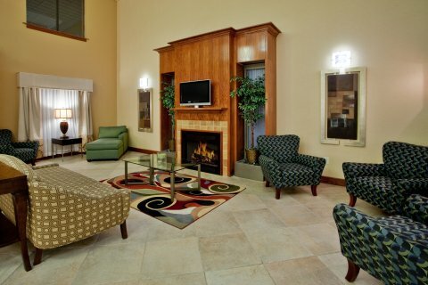 Holiday Inn Express Hotel & Suites Suffolk