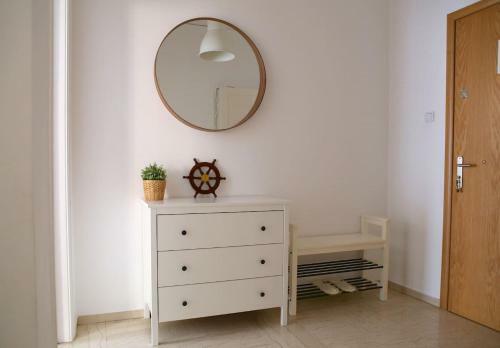 Old Town Apartment Next To Seafront Promenade