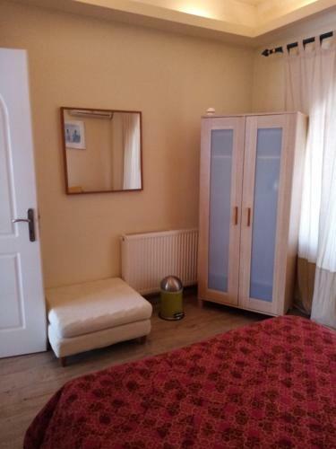 Achilles Apartment