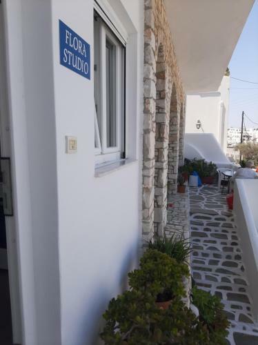 Studios Flora In Naoussa Paros