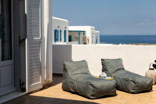 Sun Smiles In Naousa, Paros