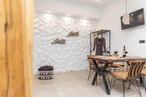 Camares Of Castle - New Luxury Apartments