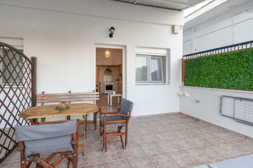 Stratos & Magda's Apartments
