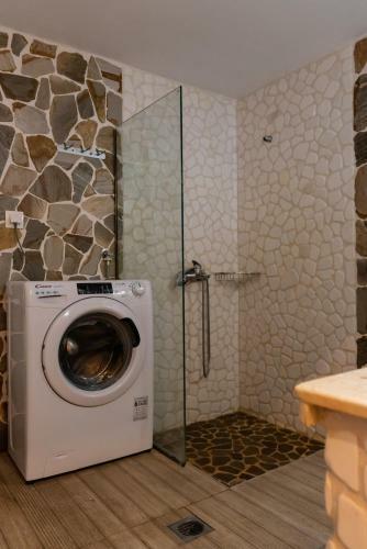 Evdokia's Apartments And Rooms