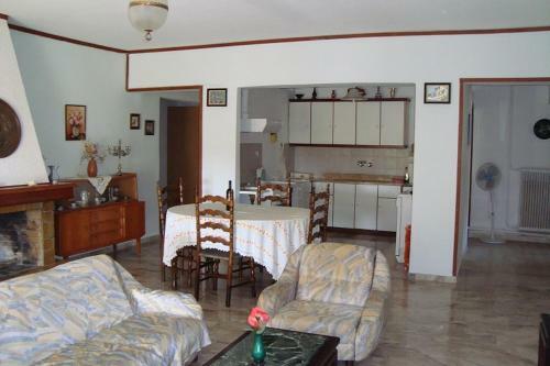 Villa's Ground Floor Apartment With 60 Qm Swimming Pool
