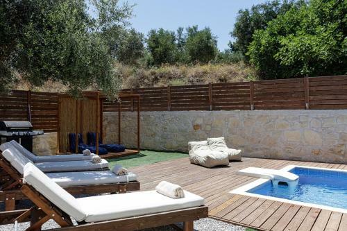 Villa Prima - With Private Heated Pool & Jacuzzi