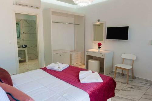 Villa Prima - With Private Heated Pool & Jacuzzi