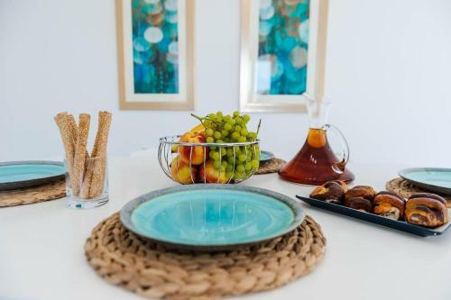 Villa Prima - With Private Heated Pool & Jacuzzi