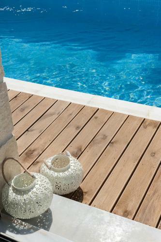 Villa Prima - With Private Heated Pool & Jacuzzi