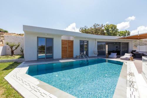 Sueno Villa, Enchanting Escape By The Sea!