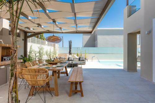 Lagoon Seabreeze Villa, Sumptuous Retreat!