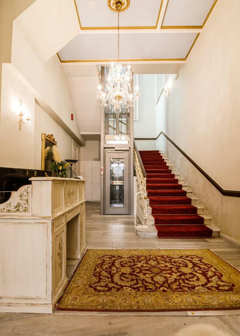 Konstantinos Palaiologos Hotel