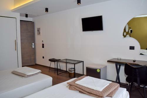 Adonis City Hotel