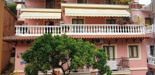 Hostal Elpidas House