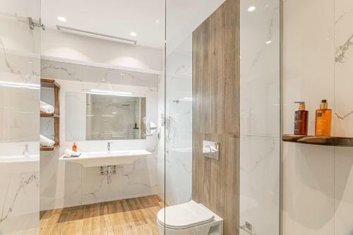 Hotel F & S Lounge Suites
