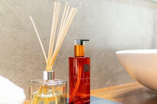 Hotel F & S Lounge Suites
