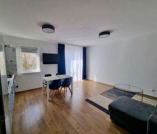 Lily Central Apartment With Free Parking