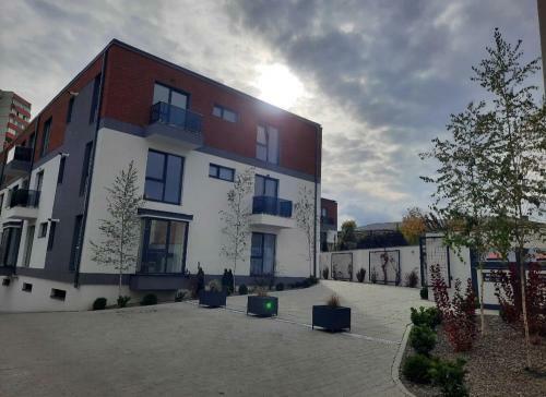 Lily Central Apartment With Free Parking